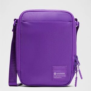Lululemon Easy Access Crossbody Bag 1.5L- Atomic Purple/White